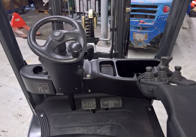 Foto 3: Heftruck, model: Linde H14t (lpg)